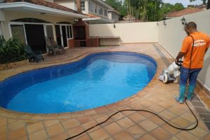 limpieza de pisos de mosaico de arcilla